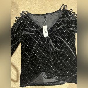 Black/Silver soft velvet with cutouts on shoulders. New w/tags size M. V neck